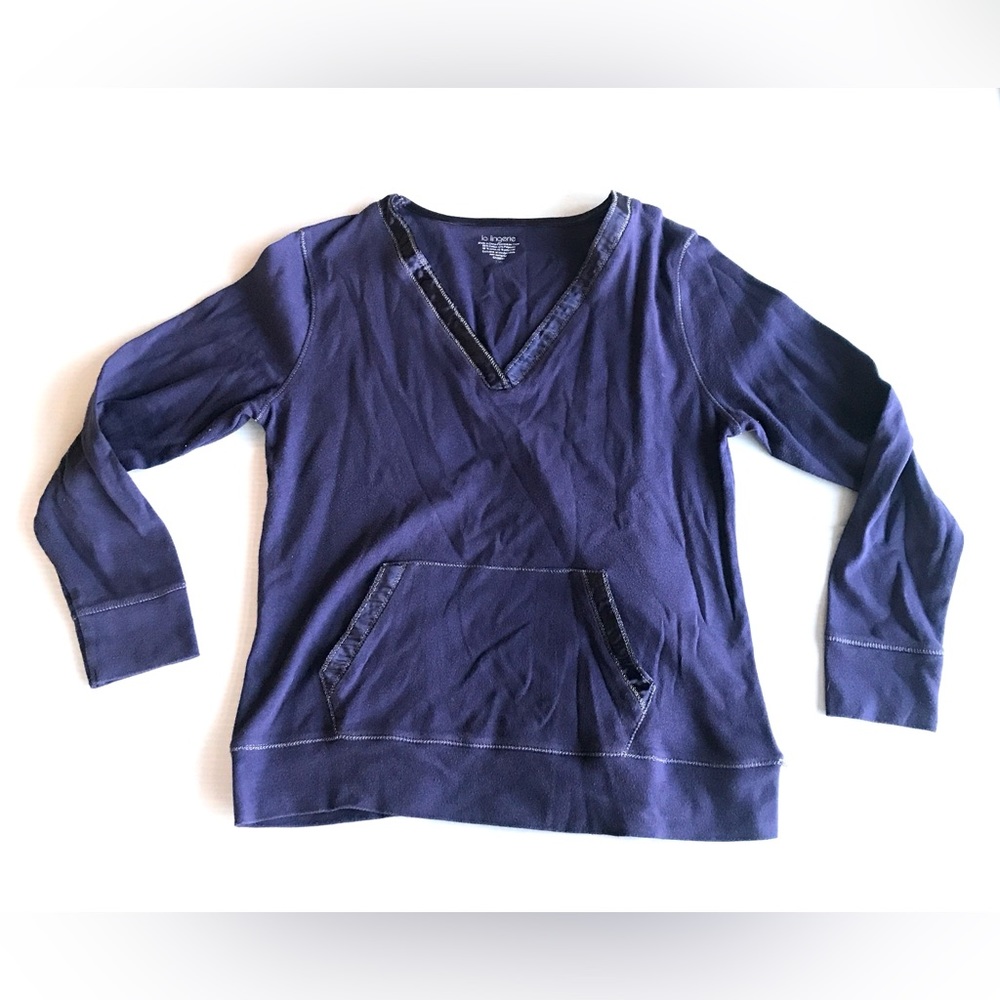 La Lingerie long sleeve T-shirt sleepwear silky detail,good condition loungewear
